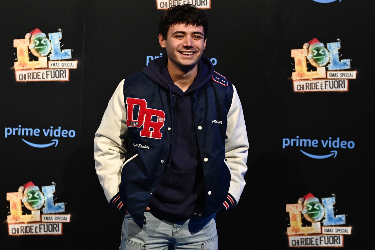 Gabriele Vagnato posa per il photocall della trasmissione "LOL - Chi ride è fuori XMas Special"