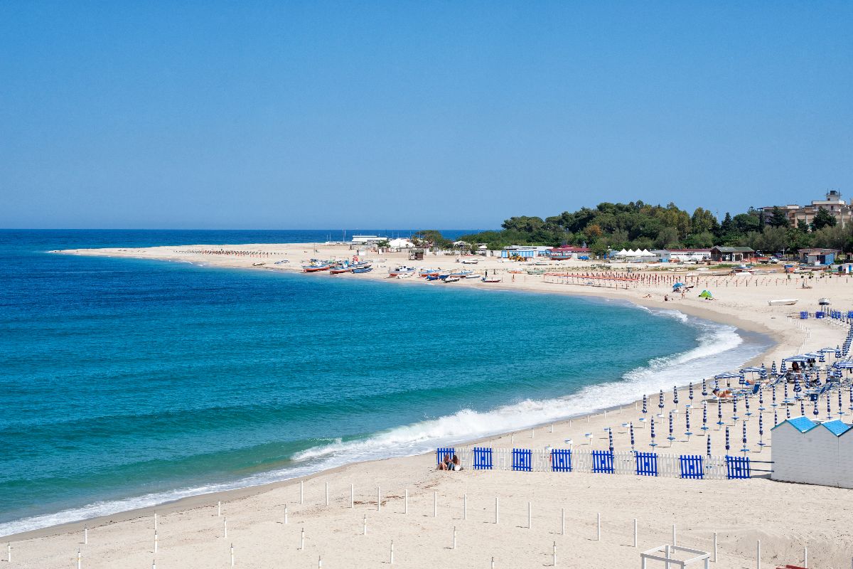 Vista sulla spiaggia di Soverato, affacciata sul mare calabrese