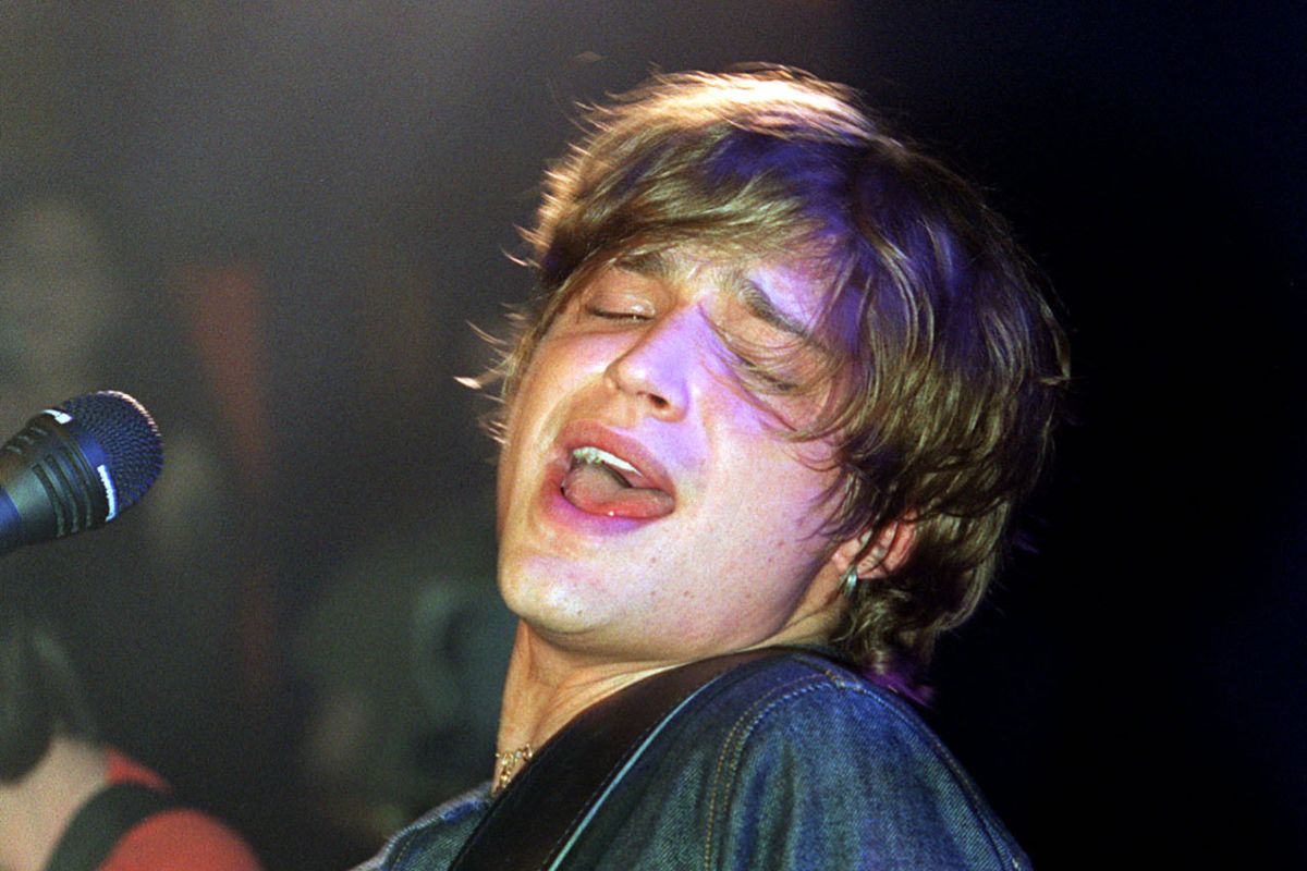 Il cantante pop svedese Andreas Johnson si esibisce sul palco al Dingwalls, a Camden, Londra.