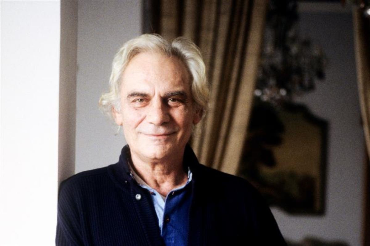 Gian Maria Volonté posa per i fotografi