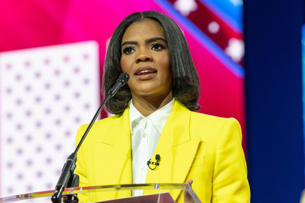 Candace Owens sul palco della conferenza CPAC a Washington, DC, presso il Gaylord National Harbor Resort Convention il 2 marzo 2023