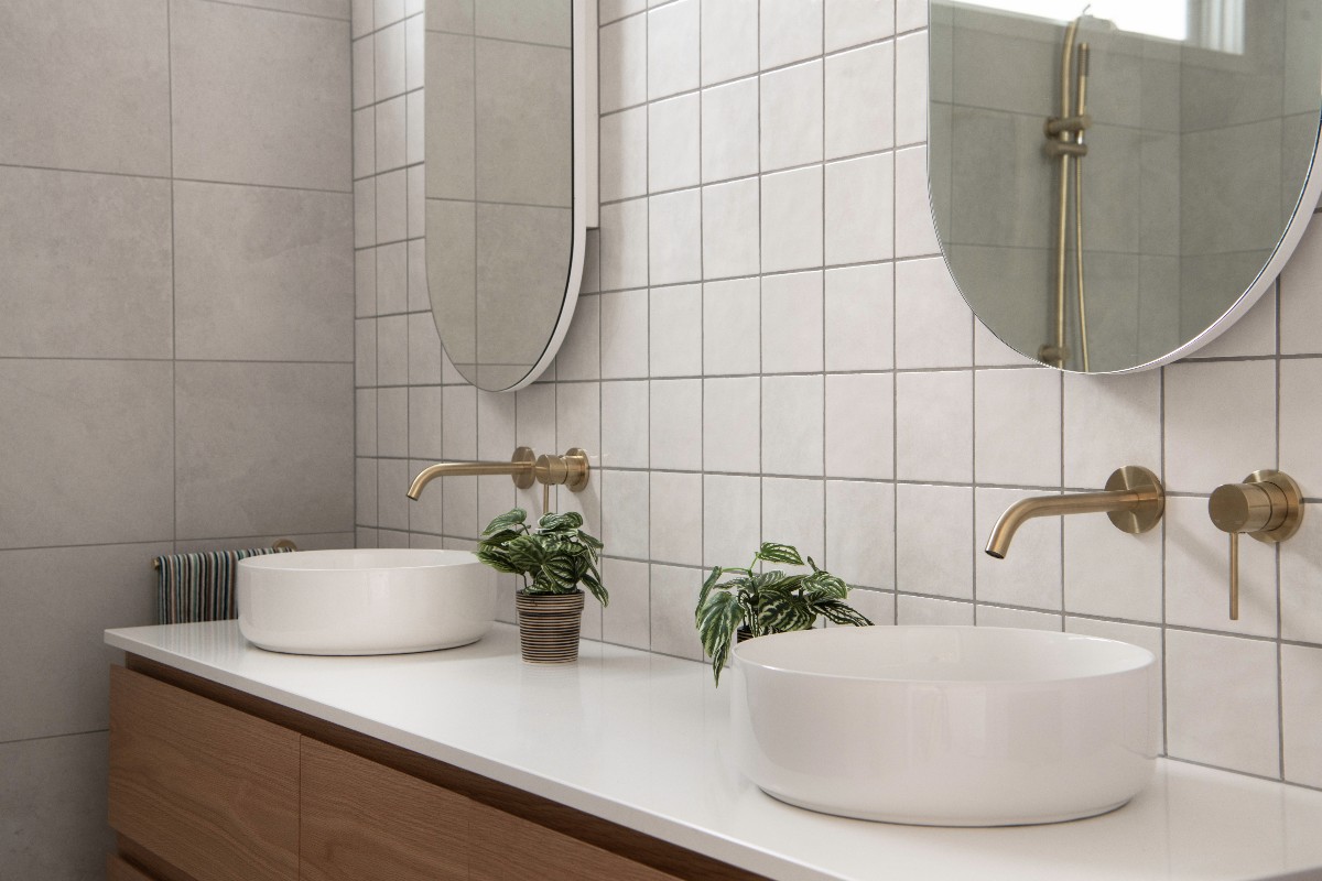 Bagno contemporaneo con doppio lavabo