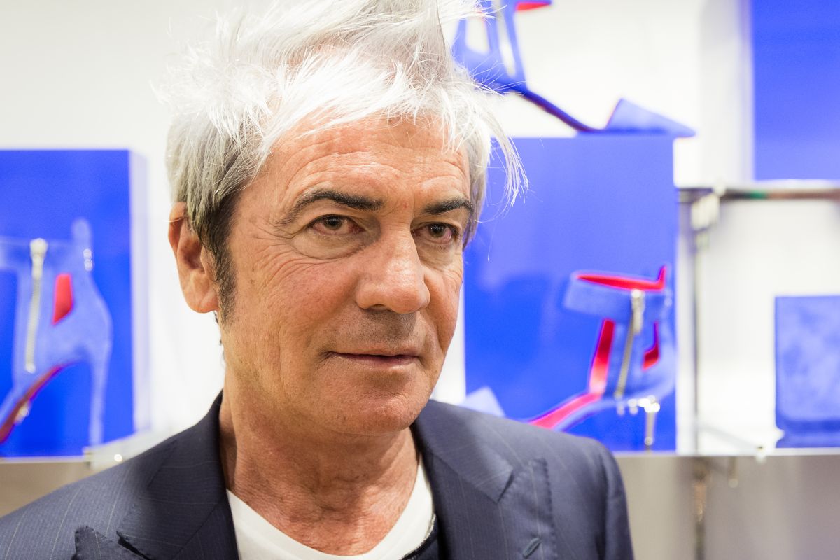 Alla Settimana della Moda di Parigi del 3 ottobre 2015, il designer italiano Cesare Paciotti ha preso parte al Cocktail Party Cesare Paciotti per la collezione Primavera/Estate 2016.