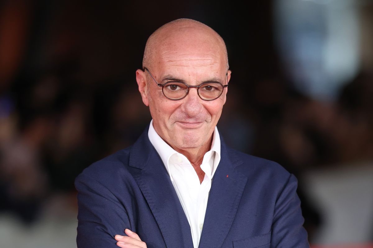 Immagine in primo piano del sacerdote Don Antonio Loffredo a Roma.