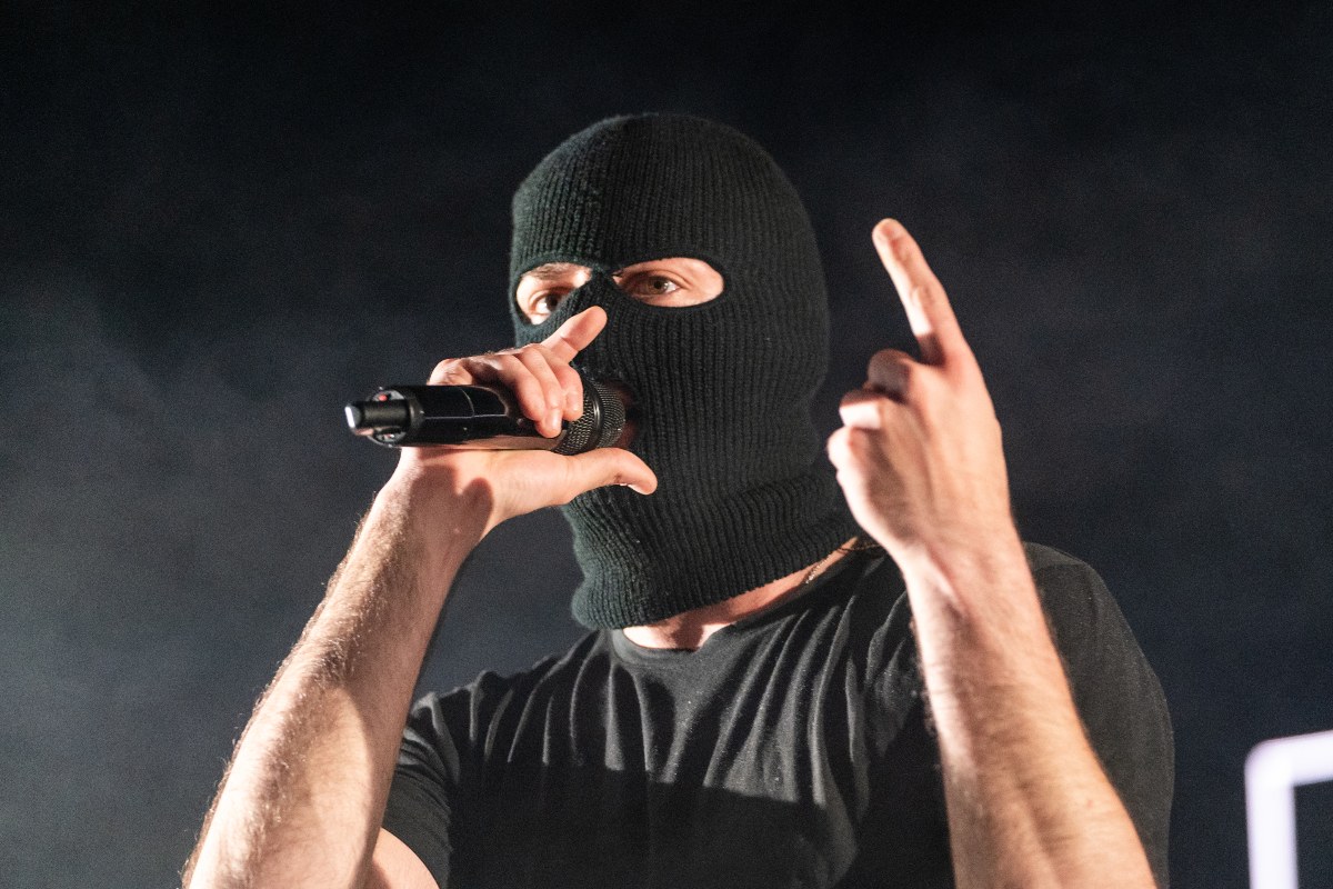 Mezzosangue, pseudonimo di Luca Ferrazzi, in concerto all'Alcatraz di Milano