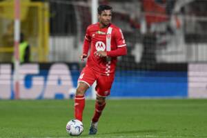 Armando Izzo in azione con la maglia del Monza