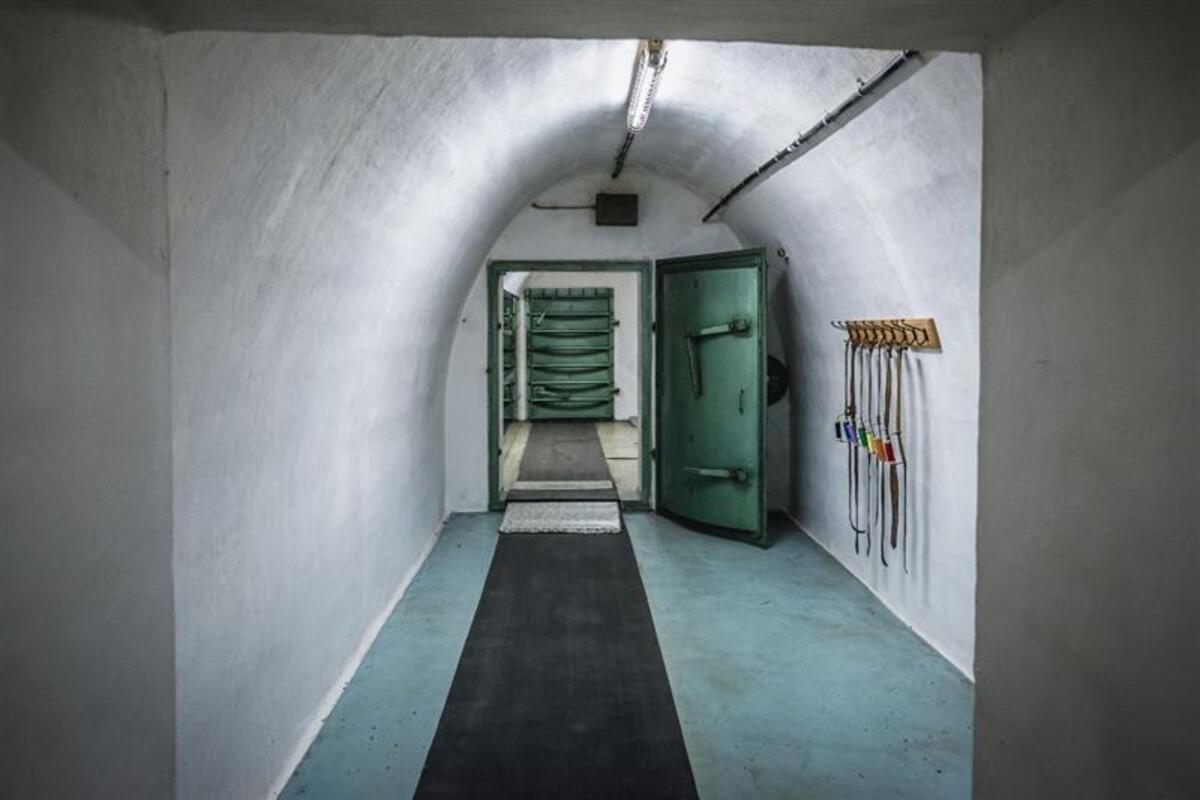 L'interno di un rifugio anti-esplosione nucleare, progettato per offrire protezione in caso di conflitto atomico