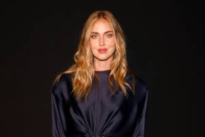Chiara Ferragni vestita di nero al Stella McCartney SU26 Show
