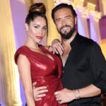 Delia Duran e Alex Belli sul red carpet dell’Ischia Global Festival 2025.