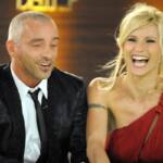 Un primo piano di Michelle Hunziker ed Eros Ramazzotti vestiti in abiti eleganti
