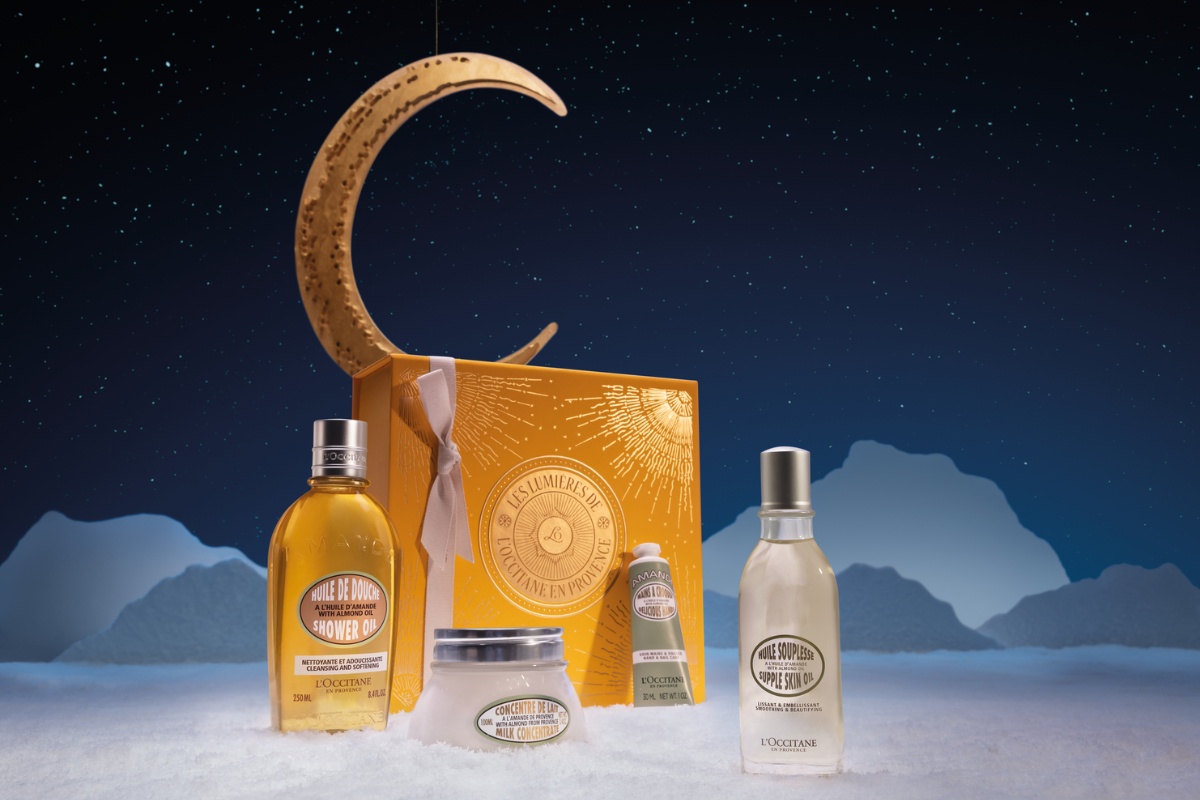 L’Occitane en Provence: cofanetto Mandorla, con una luna su sfondo blu.