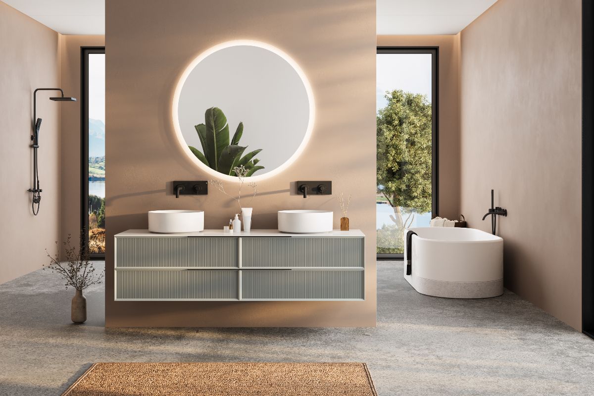 Bagno moderno con doppio lavabo e vasca.