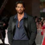 Can Yaman sfila sul red carpet di "Sandokan"