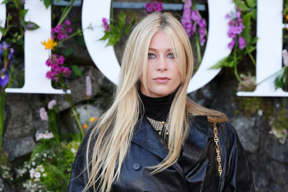 Clementine Poppy De Vere Drummond partecipa alla sfilata Dior Cruise 2025