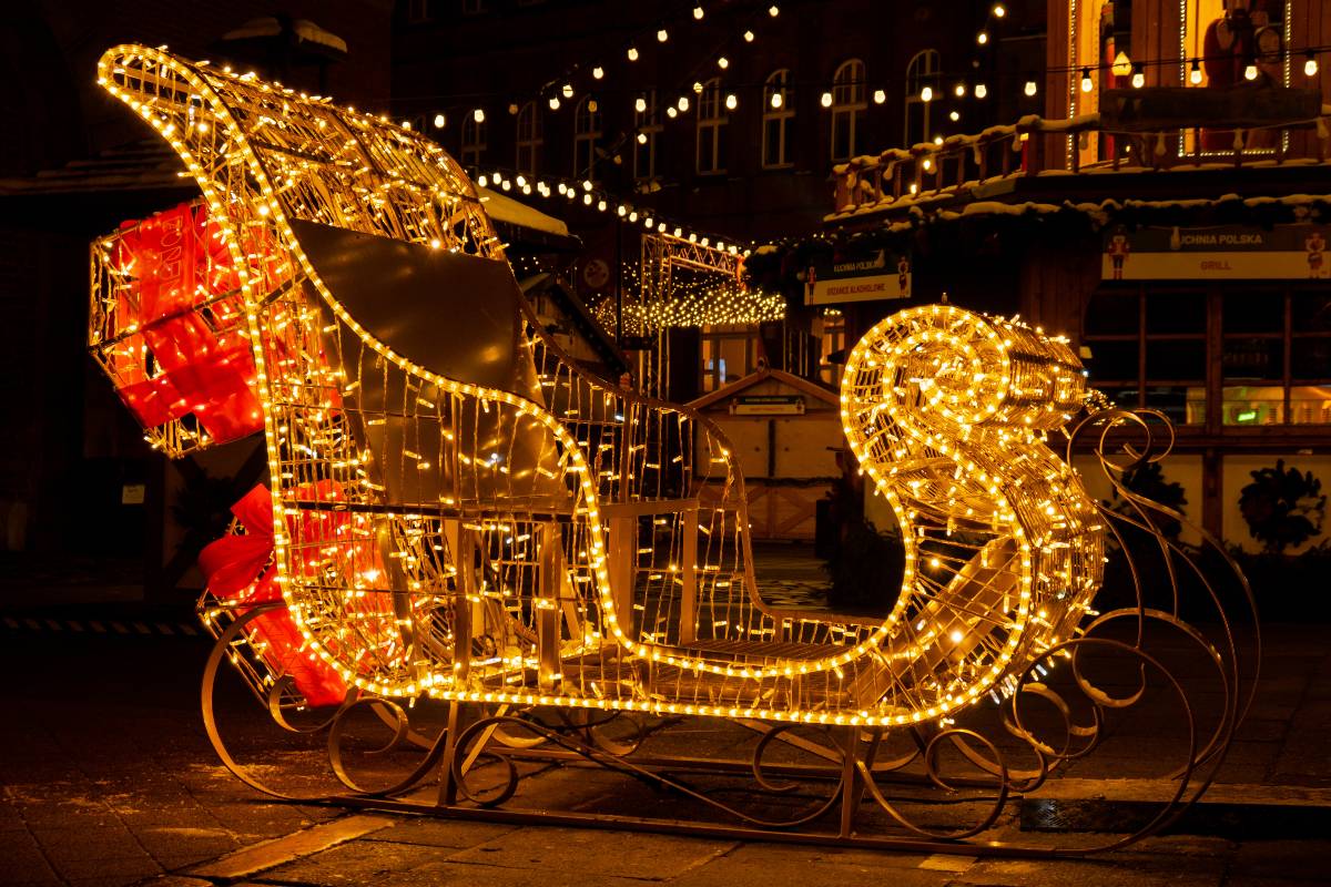Una slitta di Babbo Natale illuminata