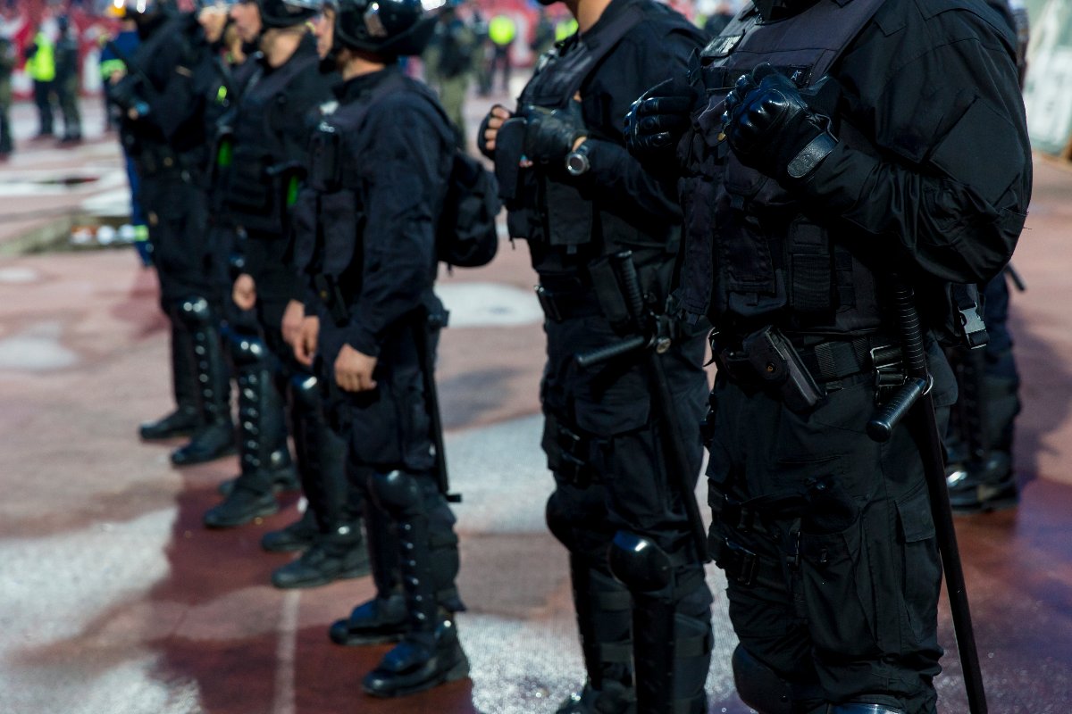 Unità speciale di Polizia in tenuta antisommossa