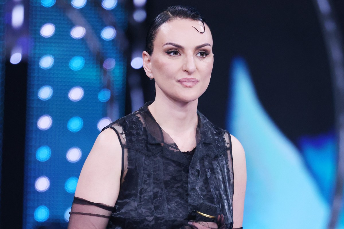 La cantante Arisa ripresa sul palco del Palafiori durante la finale di Sanremo Giovani.