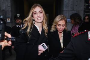 Chiara Ferragni e Marina Di Guardo lasciano il tribunale dopo l’assoluzione nel caso Pandoro gate