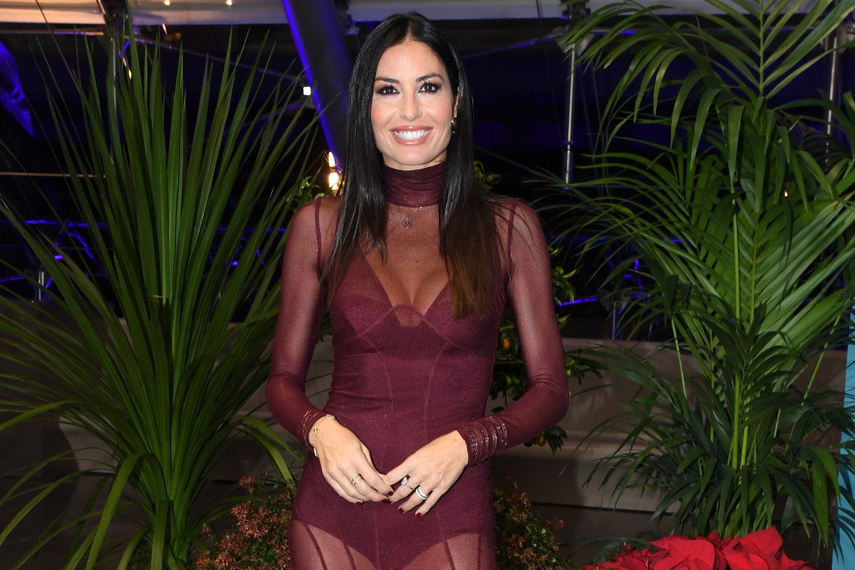 Elisabetta Gregoraci sfila sul tappeto rosso per la serata di premiazione del Monte-Carlo Film Festival de la Comédie.