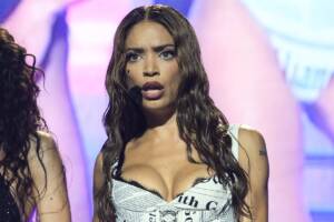 lodie si esibisce in concerto al Palazzetto dello Sport di Roma