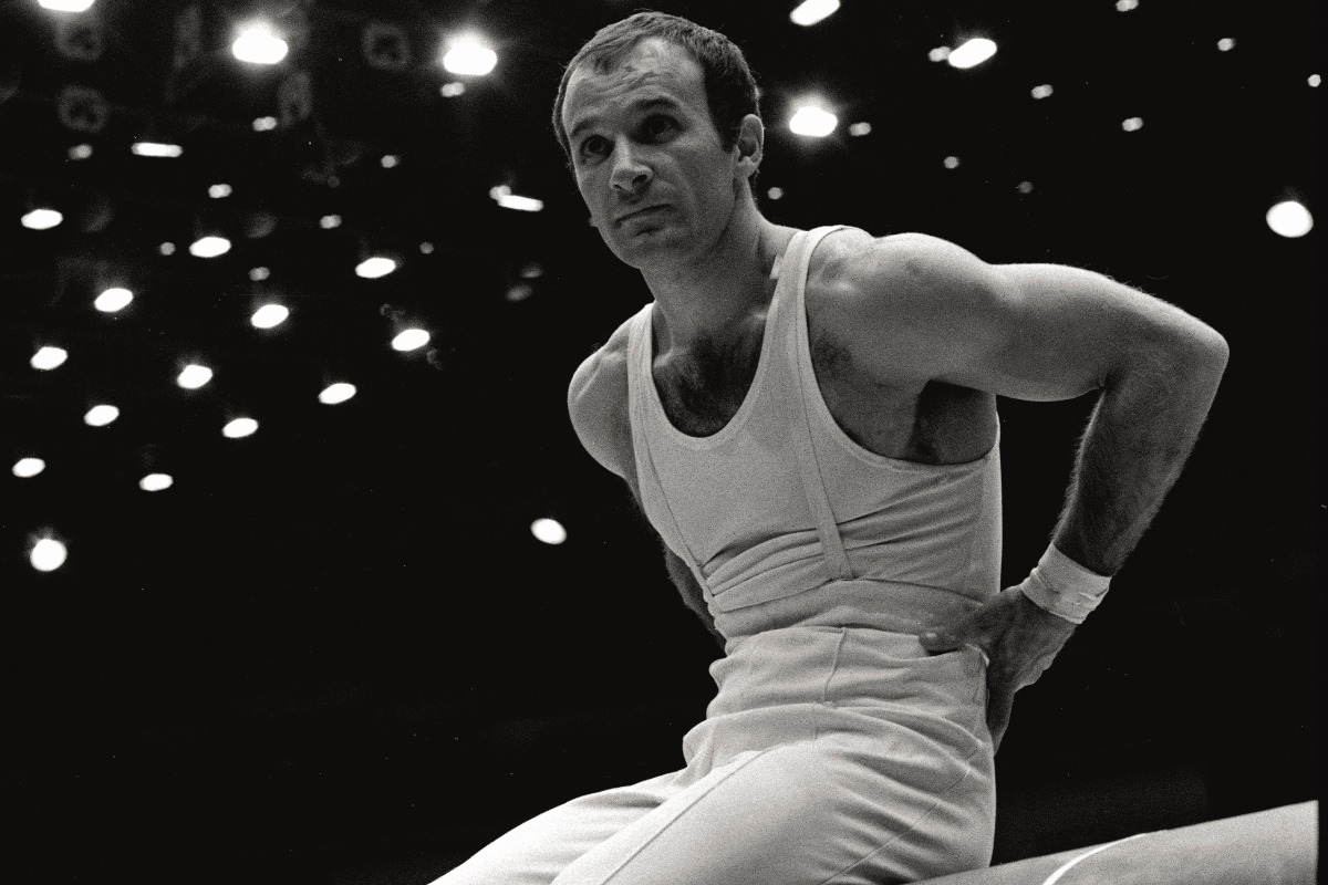 Franco Menichelli impegnato agli anelli durante una sessione di allenamento alle Olimpiadi di Messico '68