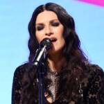 Laura Pausini canta dal vivo sul palco della Billboard Latin Music Week 2025 a Miami.