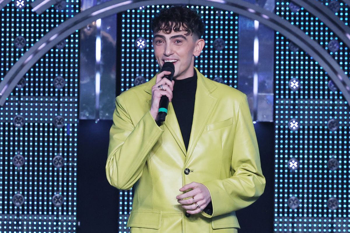 Michele Bravi sul palco della finale di Sanremo Giovani al Palafiori.