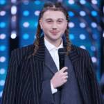 Sayf sul palco del Palafiori durante la serata finale di Sanremo Giovani.