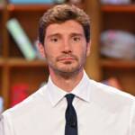 Stefano De Martino durante la trasmissione Affari Tuoi