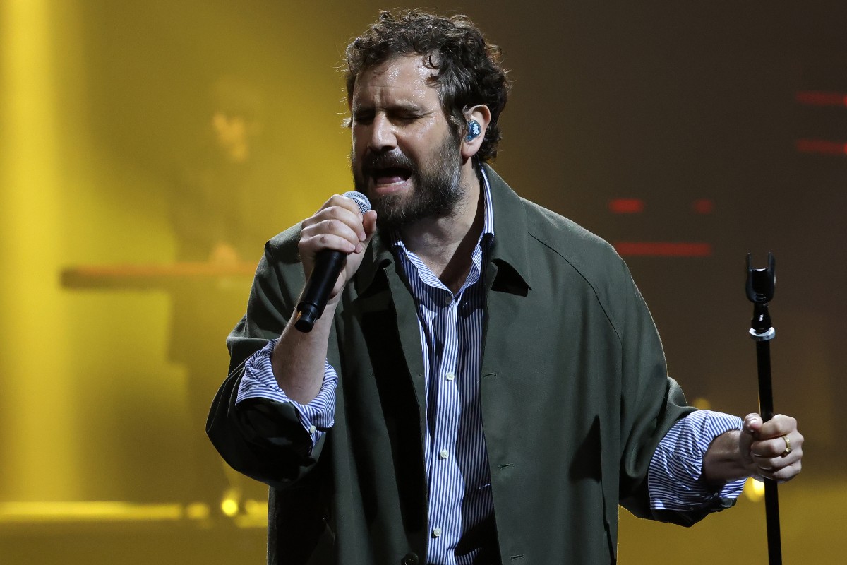 Tommaso Paradiso ospite dello show televisivo X Factor al Teatro Repower.