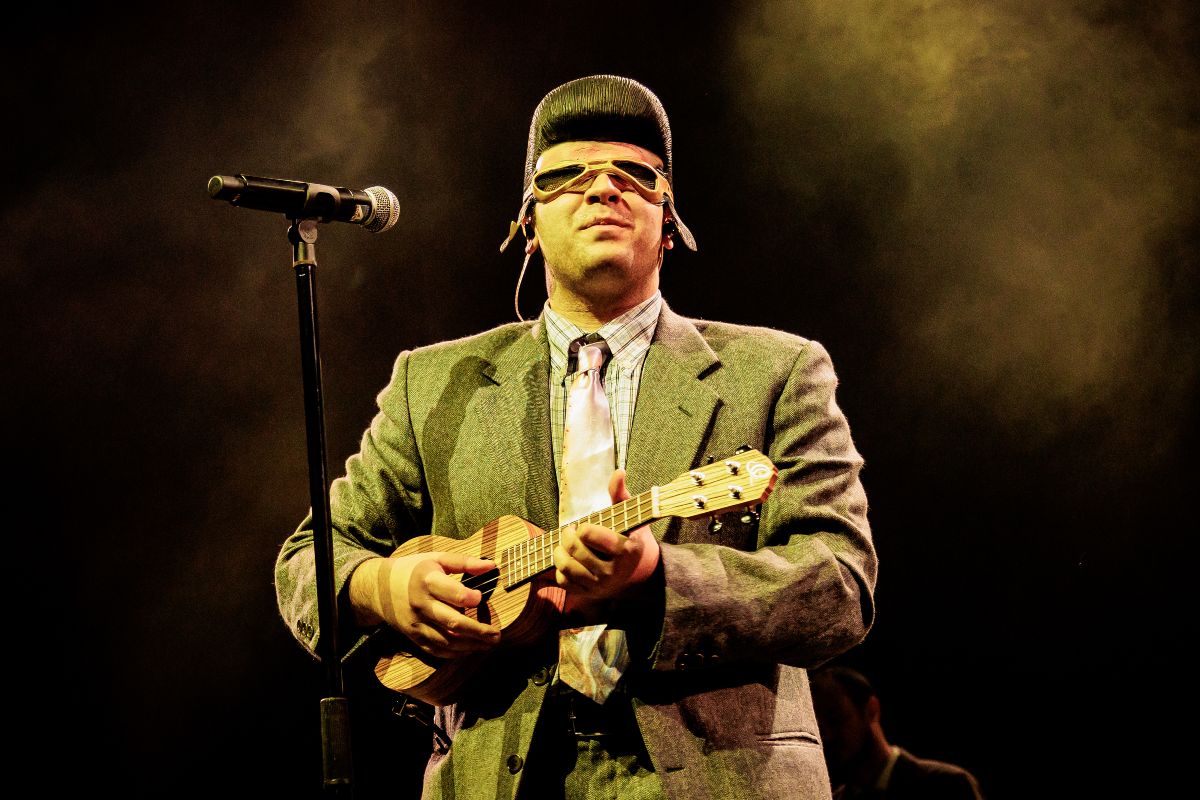 Tony Pitony si esibisce al Fabrique