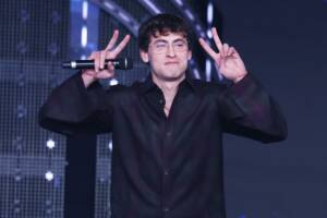 Tredici Pietro sul palco durante la serata finale di Sanremo Giovani presso il Palafiori.
