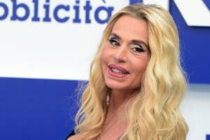 Valeria Marini posa davanti ai fotografi in occasione della presentazione dei palinsesti Rai 2025/2026.