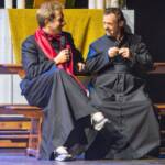 Paolo Ruffini e Federico Parlanti dividono la scena, durante il loro spettacolo a teatro