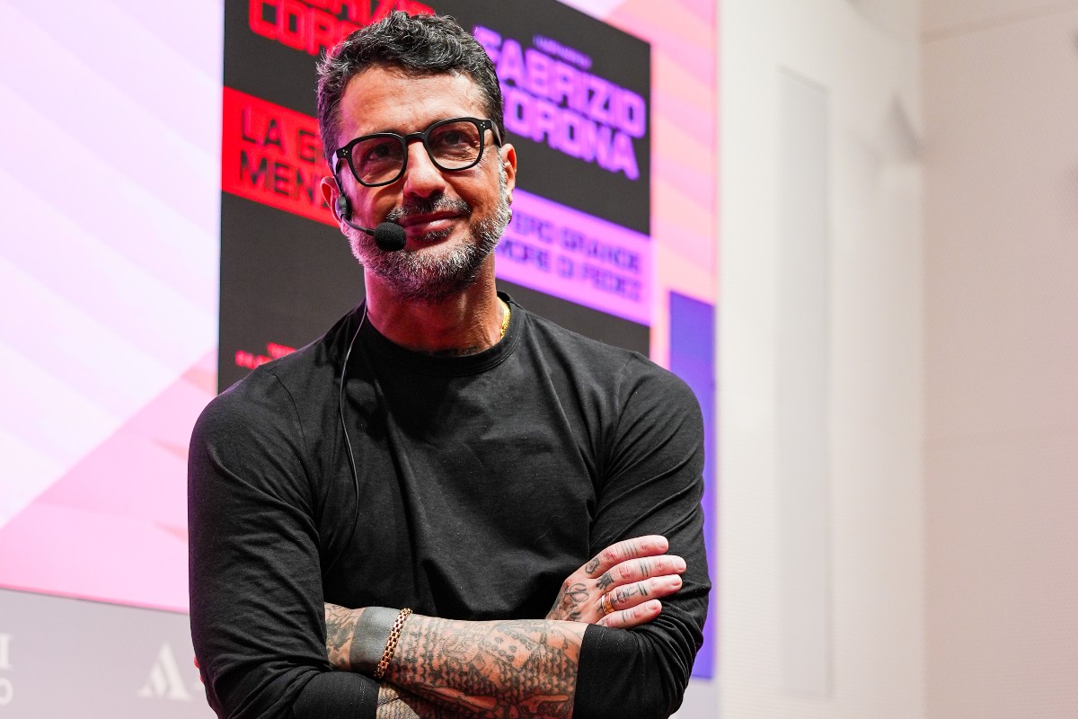 Fabrizio Corona partecipa alla presentazione dei libri "La grande menzogna" e "Il vero grande amore di Fedez"