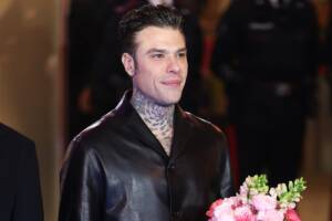 Fedez partecipa all’“Eni Carpet”, il red carpet inaugurale del 76° Festival di Sanremo 2026