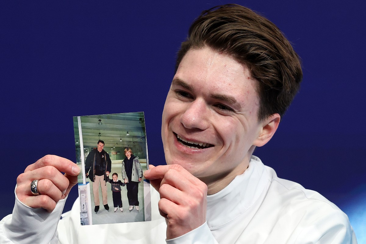 Maxim Naumov si commuove con la foto dei genitori nella Kiss and Cry a Milano Cortina 2026