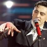 Michele Bravi si esibisce a Sanremo 2026