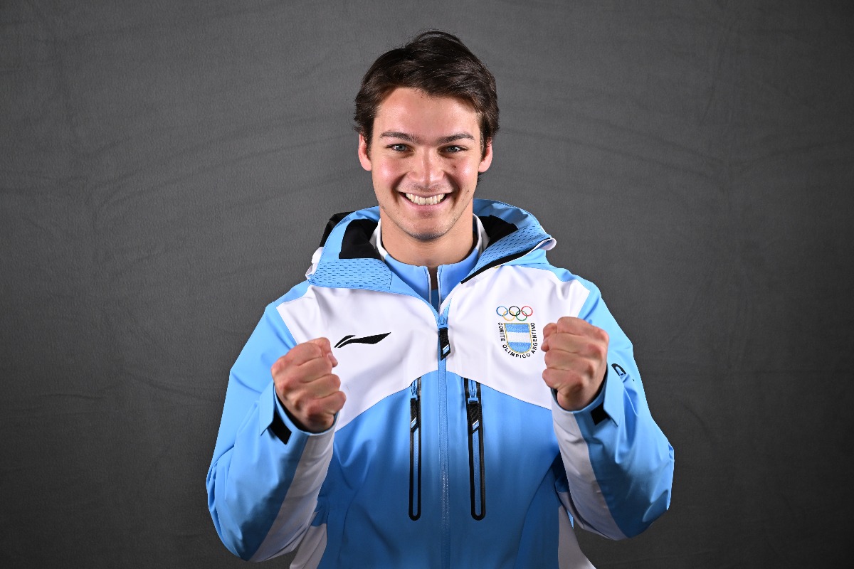 Tiziano Gravier, sciatore della squadra argentina posa per una foto, 3 febbraio 2026, in vista dei Giochi Olimpici Invernali di Milano 2026. (Foto di IOC via Getty Images)