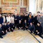 Il presidente Sergio Mattarella riceve il cast di Sanremo 2026 al Quirinale.
