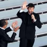 Carlo Conti e Stefano De Martino presenti alla 76ª edizione del Festival di Sanremo 2026 durante l’annuncio ufficiale del nuovo conduttore e direttore artistico