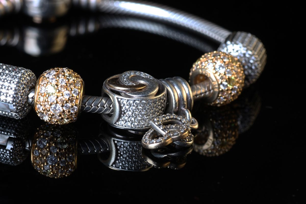 Un bracciale di Pandora argentato