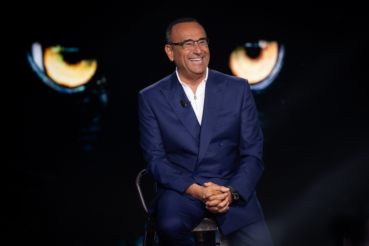 Carlo Conti intervistato da Francesca Fagnani durante la puntata di Belve del 14 aprile 2026. ph Stefania Casellato