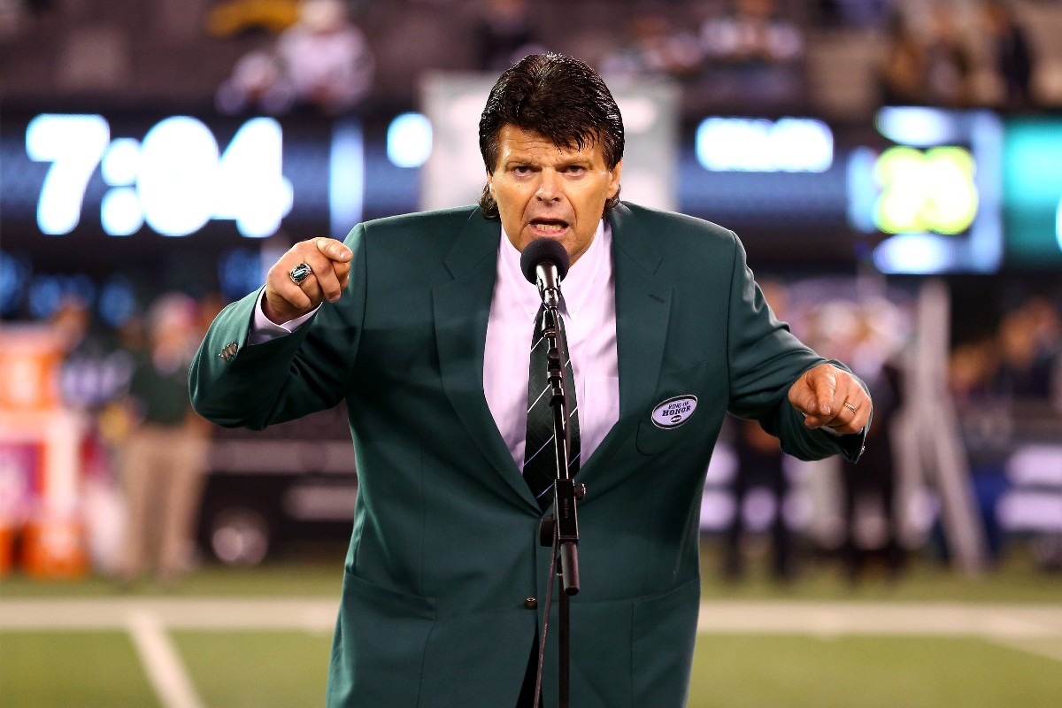 Mark Gastineau, ex difensore dei New York Jets All-Pro, cerimonia metà tempo, Ring of Honor dei Jets contro gli Houston Texans al MetLife Stadium, 8 ottobre 2012, East Rutherford, New Jersey. (Foto di Al Bello/Getty Images)