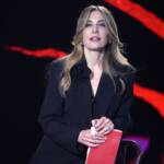 Francesca Fagnani alla guida di Belve sfoggia un look total black