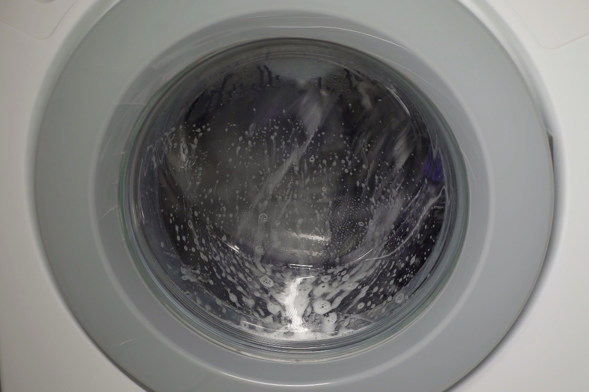 Il cestello della lavatrice con il sapone