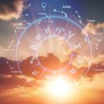 Rappresentazione dei segni zodiacali su uno sfondo di cielo al tramonto.