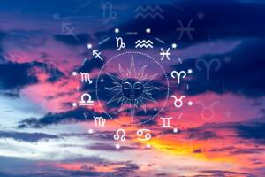 Rappresentazione dei segni zodiacali su uno sfondo di cielo al tramonto.