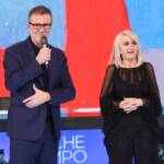 Fabio Fazio e Luciana Littizzetto conducono il programma “Che Tempo Che Fa” negli studi Nove