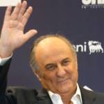 Gerry Scotti posa durante il photocall della 75esima edizione del Festival di Sanremo.